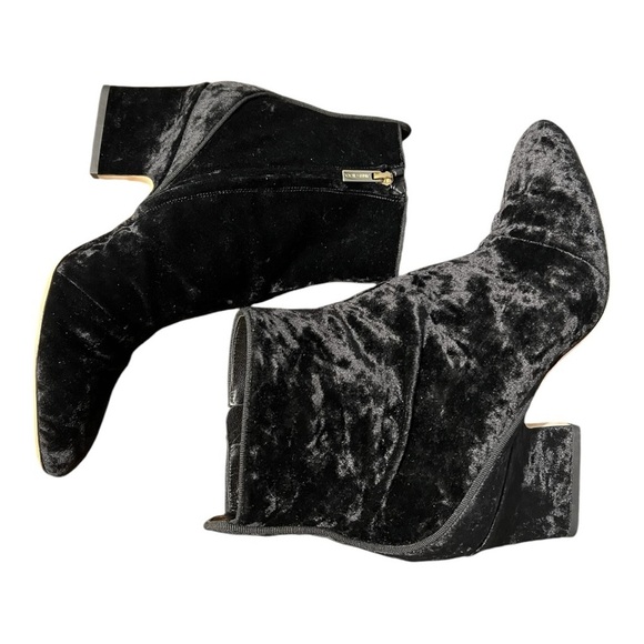 Jimmy Choo Autumn 65 Black Velvet Side Zip Ankle Bootie Size 39 (9) - Picture 3 of 13